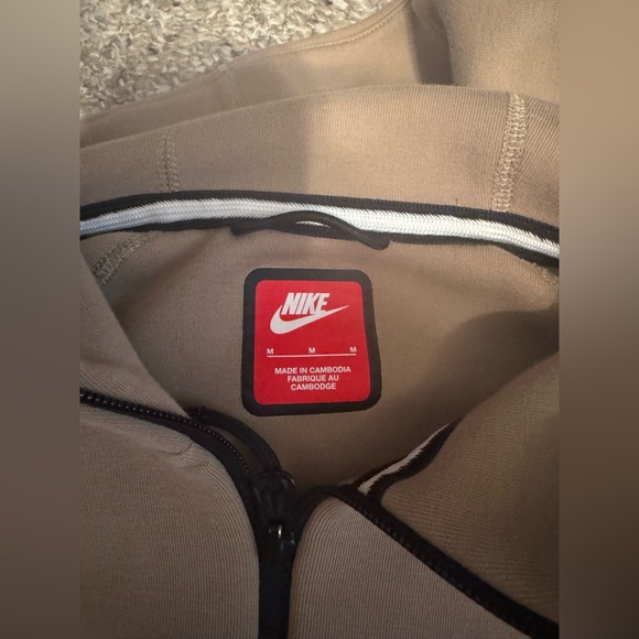 Nike Sportswear Tech Fleece Windrunner Full-Zip Hoodie - Picture 3 of 5